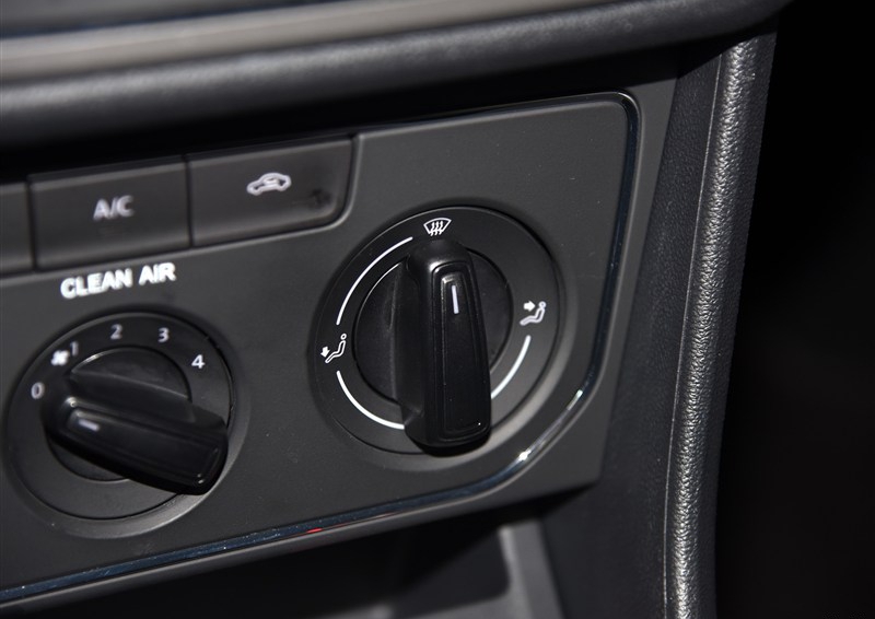 朗逸 2015款 1.6L 自动舒适版中控方向盘图片