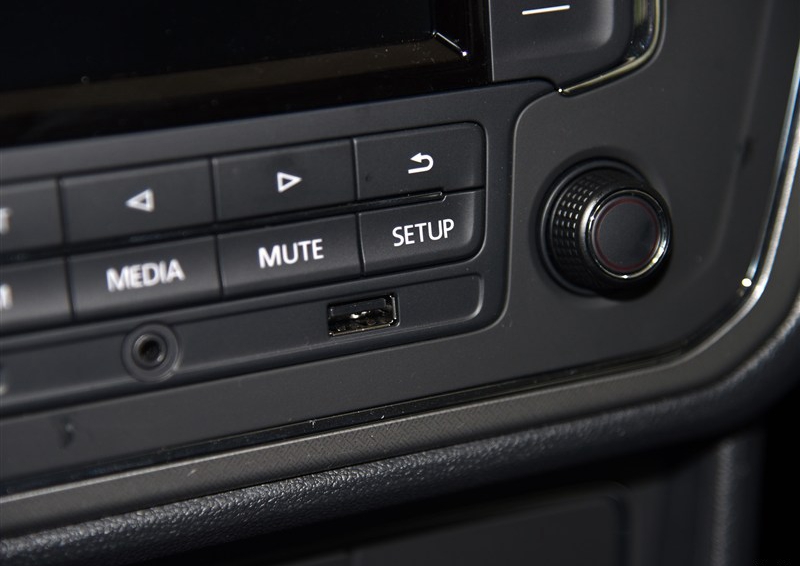 朗逸 2015款 1.6L 自动舒适版中控方向盘图片
