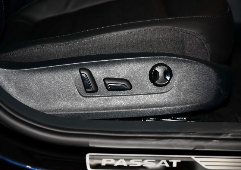 帕萨特 2015款 1.8TSI DSG尊荣版车厢座椅图片