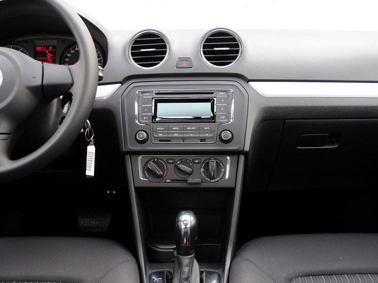 捷达 2013款 1.6L 自动舒适型中控方向盘图片