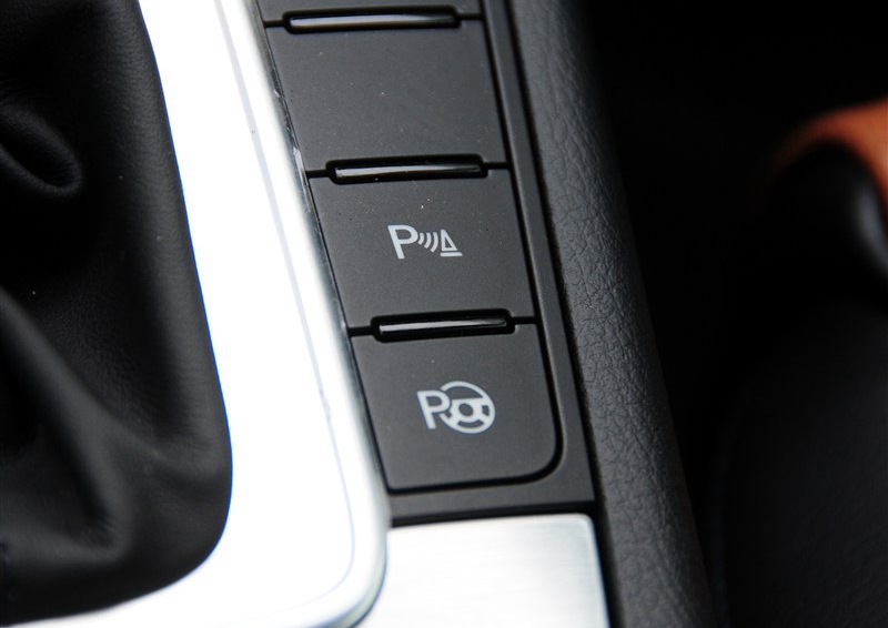 一汽-大众CC 2015款 2.0TSI 至尊型中控方向盘图片
