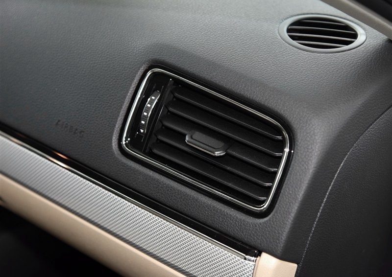 速腾 2015款 1.6L 自动舒适型中控方向盘图片