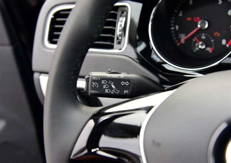 速腾 2015款 230TSI 手动舒适型中控方向盘图片