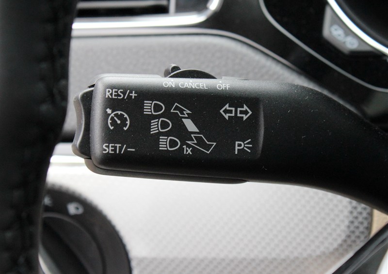 速腾 2015款 230TSI 自动舒适型中控方向盘图片