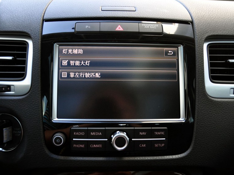 途锐 2011款 3.0TSI V6 舒适型中控方向盘图片