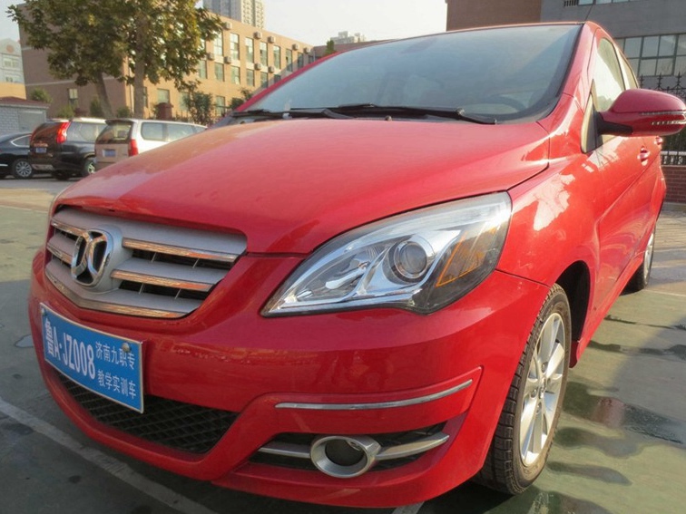 北京汽车E系列 2012款 两厢 1.5L 自动乐享版图片6