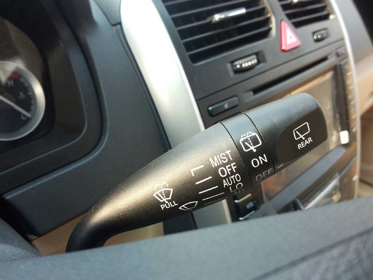 北京汽车E系列 2012款 两厢 1.5L 自动乐尚版中控方向盘图片