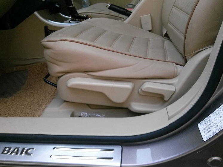 北京汽车E系列 2012款 两厢 1.5L 自动乐尚版车厢座椅图片