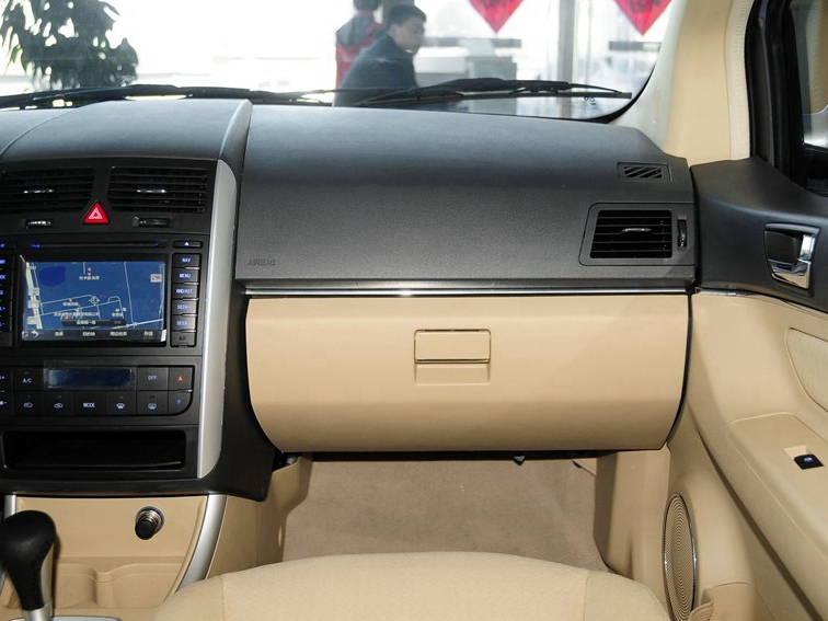 北京汽车E系列 2014款 两厢 E150 EV 电动科技版中控方向盘图片