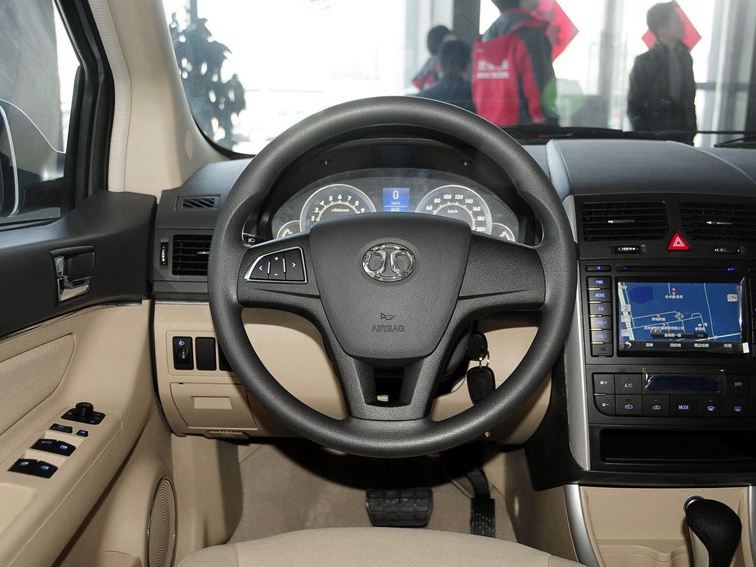北京汽车E系列 2014款 两厢 E150 EV 电动科技版中控方向盘图片