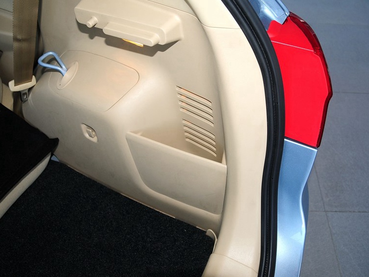 北京汽车E系列 2014款 两厢 E150 EV 电动科技版车厢座椅图片