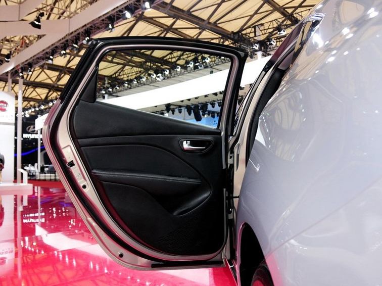 菲翔 2012款 1.4T 手动畅享版车厢座椅图片
