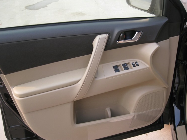 汉兰达 2012款 2.7L 两驱7座精英版车厢座椅图片