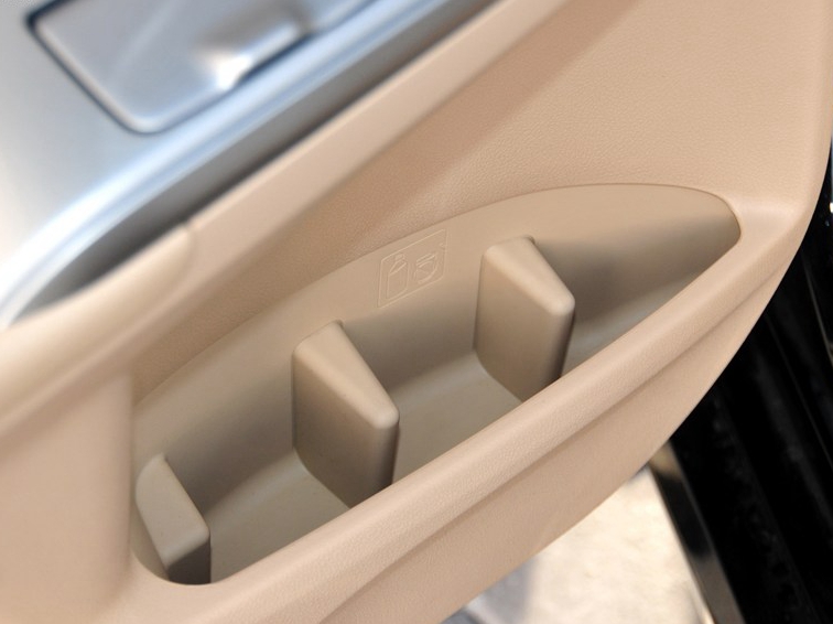 凯美瑞 2012款 骏瑞 2.5S 凌动版车厢座椅图片