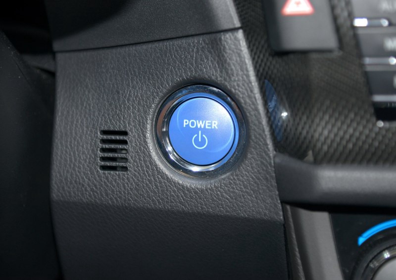 雷凌 2016款 双擎 1.8H V CVT豪华版中控方向盘图片