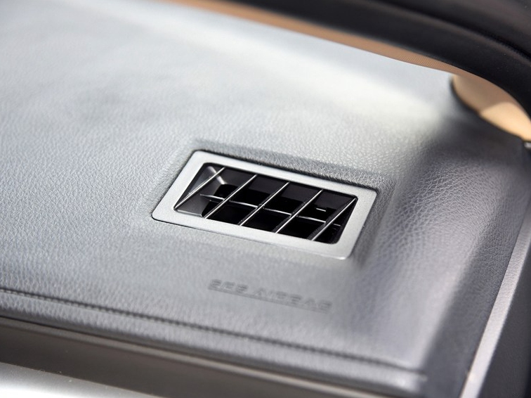 雷凌 2015款 1.6E CVT新锐版中控方向盘图片