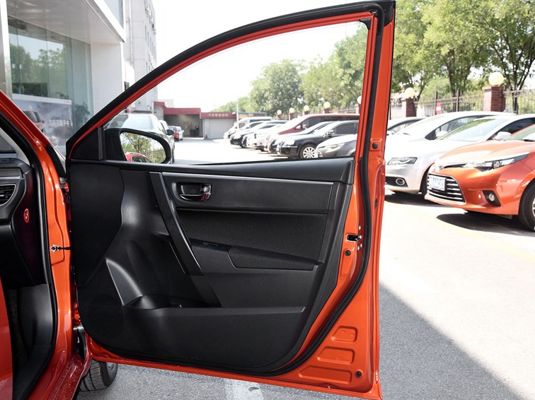 雷凌 2015款 1.8GS CVT橙色限量版车厢座椅图片