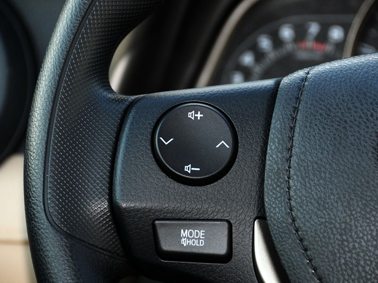 丰田RAV4 2013款 2.0L 手动两驱都市版中控方向盘图片