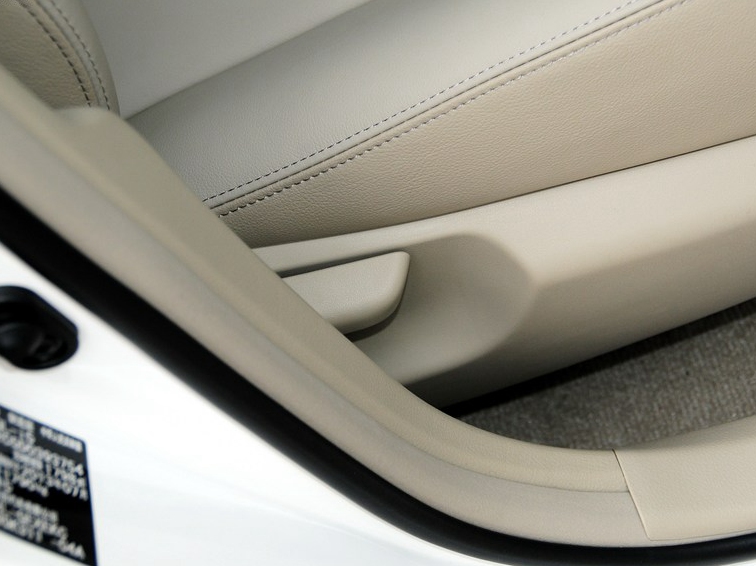 卡罗拉 2013款 特装版 1.8L CVT至酷版GL-i车厢座椅图片