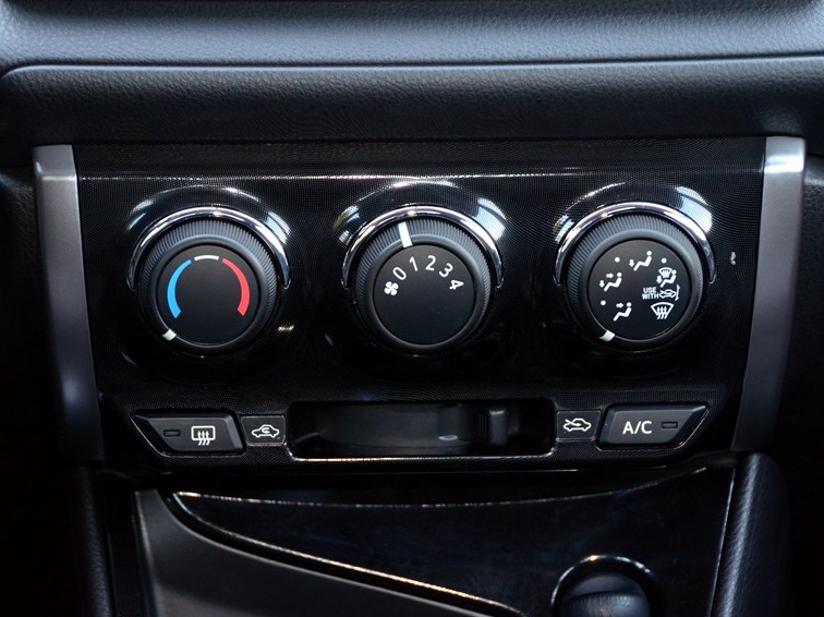 威驰 2014款 1.3L 手动超值版中控方向盘图片