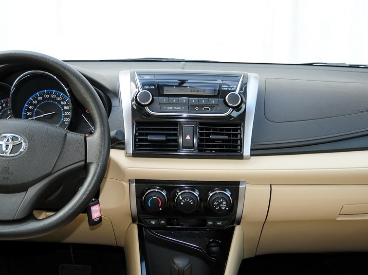 威驰 2014款 1.3L 自动型尚版中控方向盘图片
