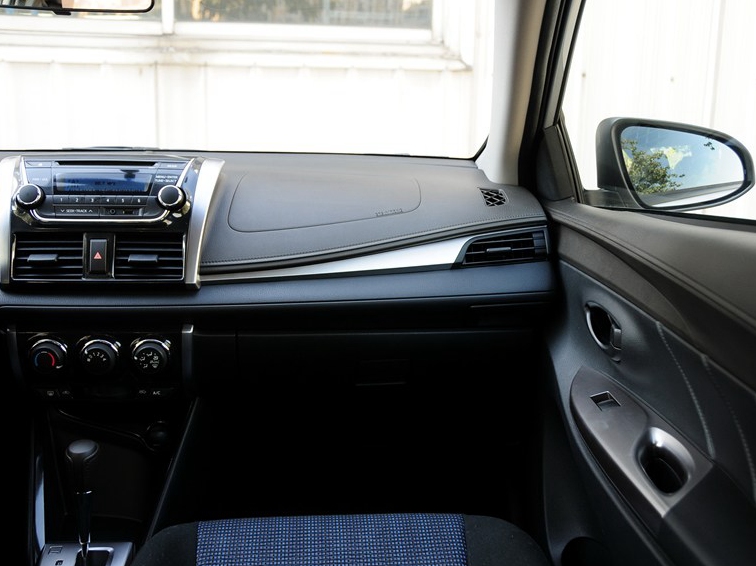 威驰 2014款 1.3L 自动智尚版中控方向盘图片