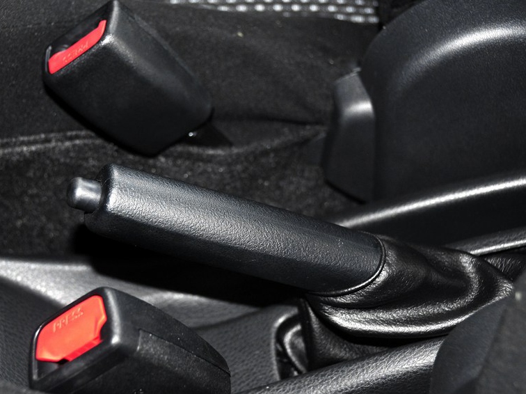 威驰 2014款 1.5L 手动智臻版中控方向盘图片