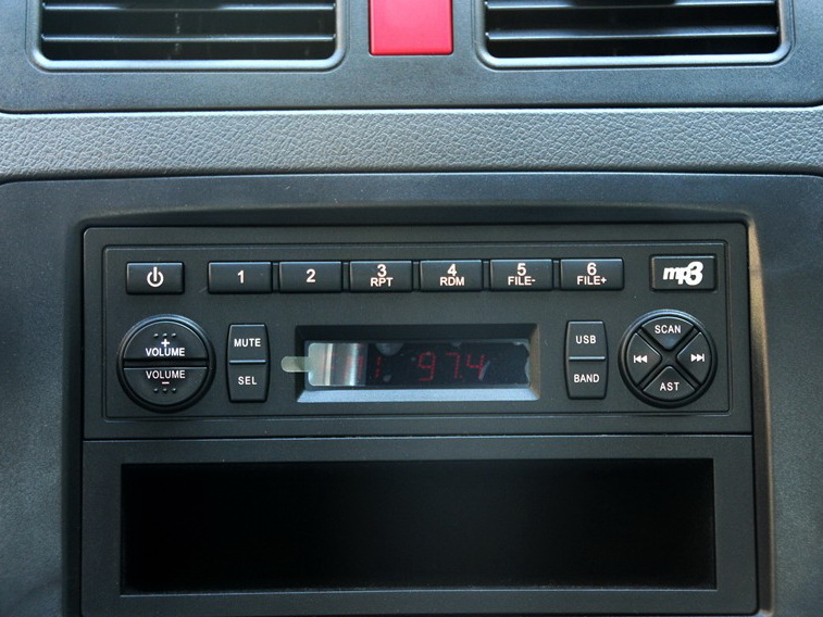 旗云2 2012款 1.5L 手动舒适型中控方向盘图片