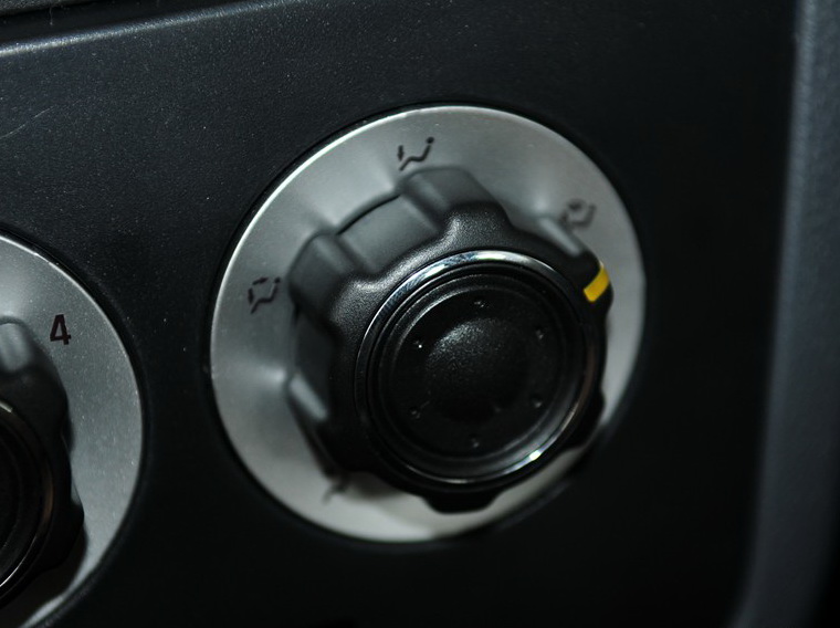 旗云2 2012款 1.5L 手动标准型中控方向盘图片