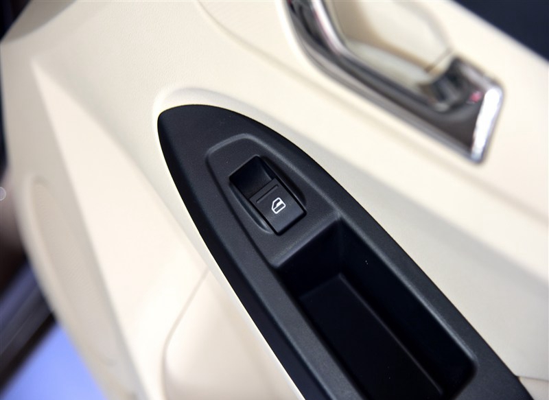 艾瑞泽7 2015款 1.6L CVT致尚版车厢座椅图片