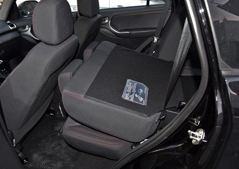瑞虎3 2015款 1.6L 手动风尚周年运动版车厢座椅图片