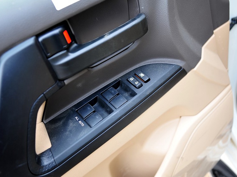 兰德酷路泽(进口) 2015款 4.0L V6 中东限量版车厢座椅图片