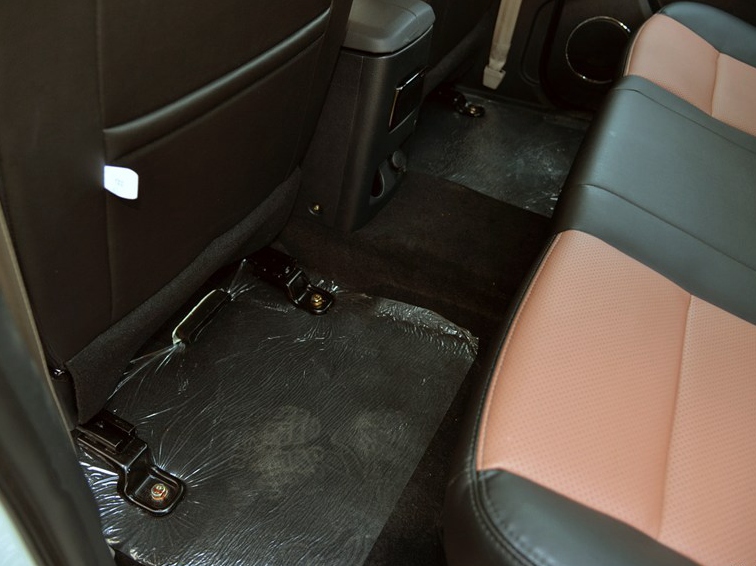 雄师F22 2015款 1.9T两驱柴油豪华型车厢座椅图片