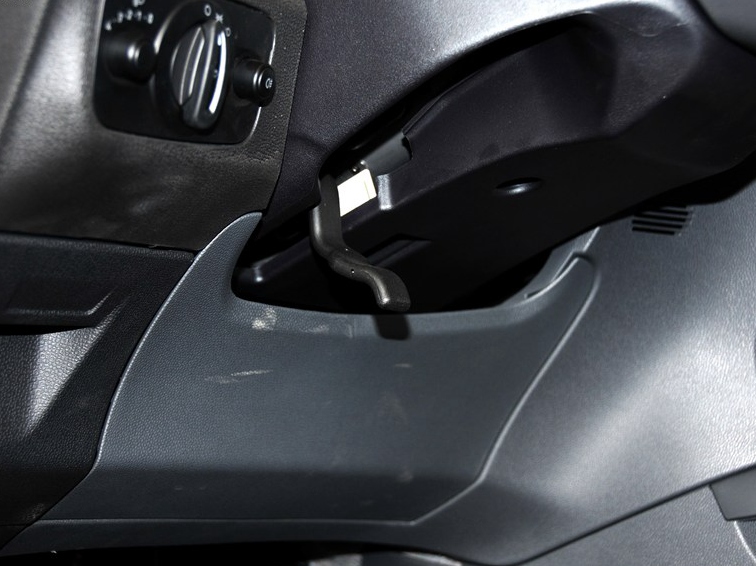 翼搏 2013款 1.5L 手动舒适型中控方向盘图片
