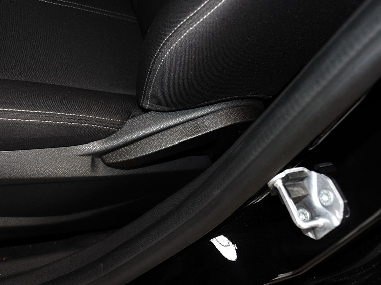 翼搏 2013款 1.5L 手动舒适型车厢座椅图片