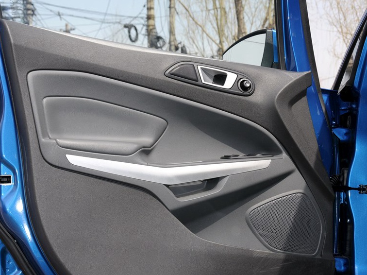 翼搏 2013款 1.5L 手动尊贵型车厢座椅图片