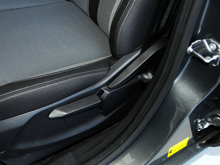 翼搏 2013款 1.5L 自动风尚型车厢座椅图片