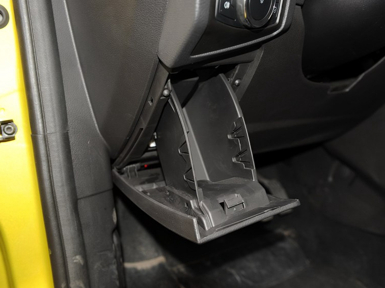 福克斯 2012款 两厢 2.0L MT豪华运动型中控方向盘图片