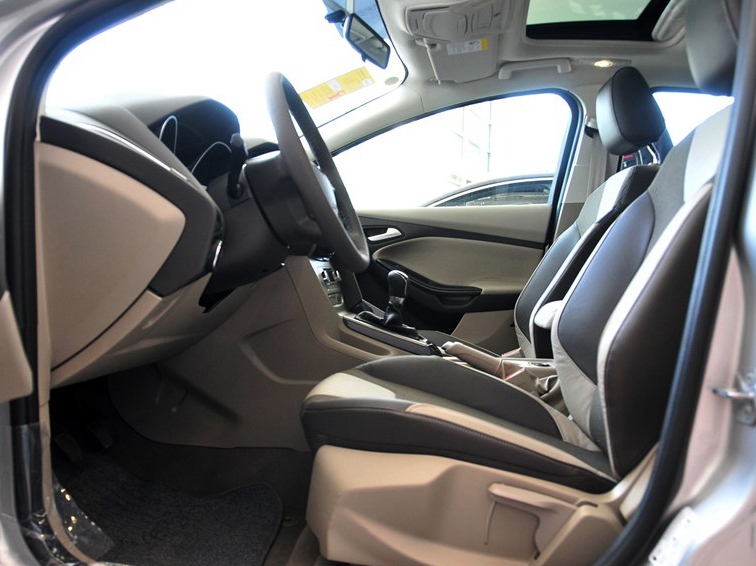 福克斯 2012款 三厢 1.6L MT风尚型车厢座椅图片