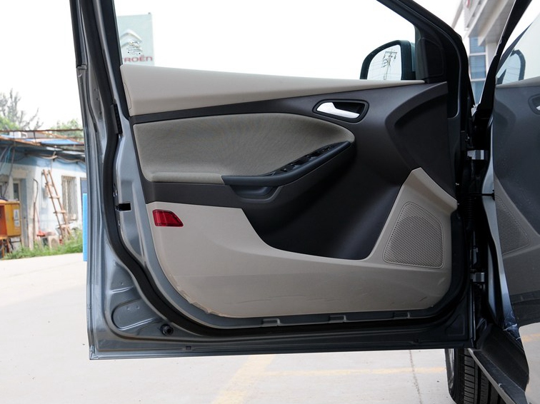 福克斯 2012款 三厢 1.6L MT舒适型车厢座椅图片