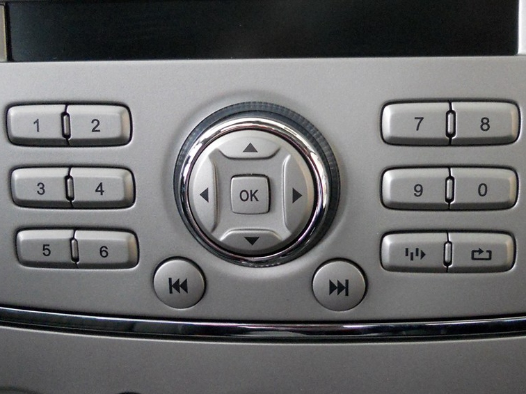 福克斯 2013款 两厢经典 1.8L AT百万纪念版中控方向盘图片