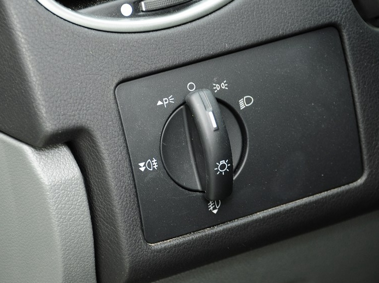 福克斯 2013款 两厢经典 1.8L MT基本型中控方向盘图片