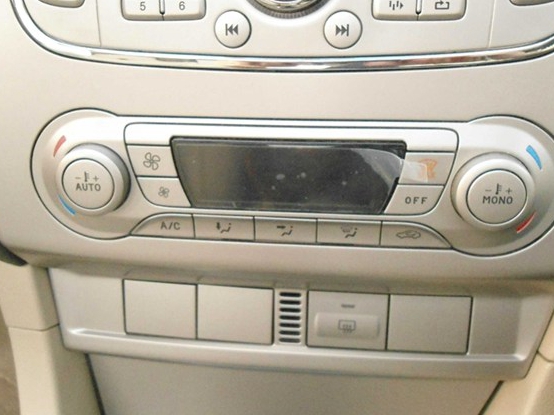 福克斯 2013款 两厢经典 1.8L MT时尚型中控方向盘图片
