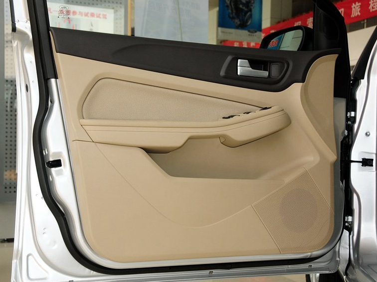 福克斯 2013款 三厢经典 1.8L MT基本型车厢座椅图片