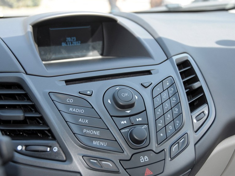 嘉年华 2013款 三厢 1.5L 自动品尚型中控方向盘图片