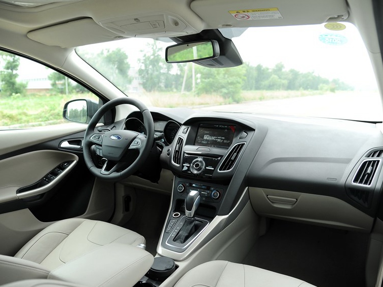 福克斯 2015款 三厢 1.5L GTDi 自动旗舰型中控方向盘图片