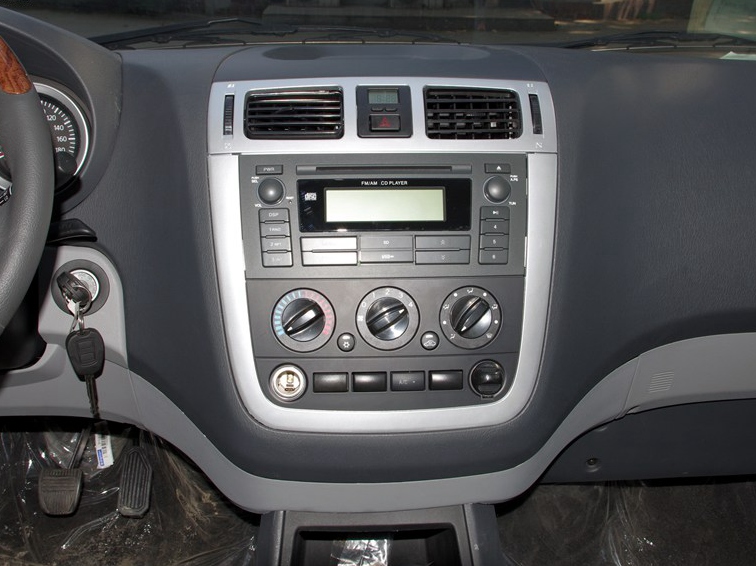 蒙派克E 2012款 2.0L商务版标准型长轴4G63中控方向盘图片