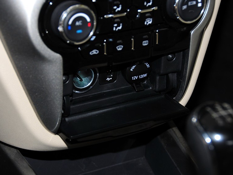 逸动 2013款 1.6L 手动精英型 京V中控方向盘图片