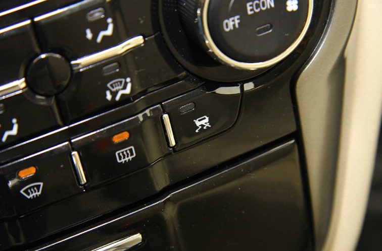 逸动 2012款 1.6L 自动豪华型 国IV中控方向盘图片