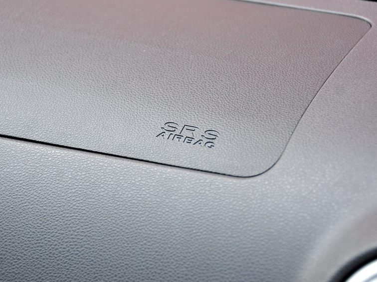 悦翔 2012款 三厢 1.5L 手动豪华型中控方向盘图片